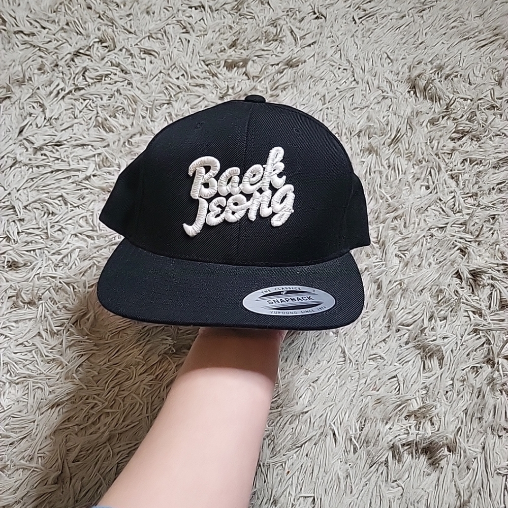 The Classics Snapback Yupoong Black White Green Baek Jeong Wool Blend ✨️💫